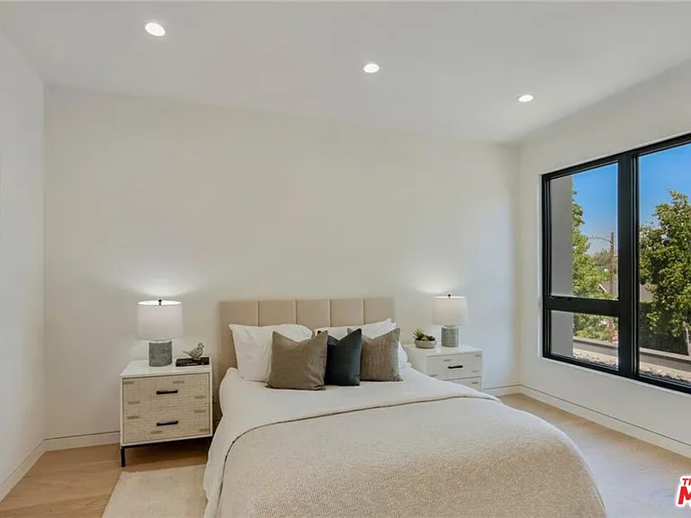 4939 Petit Ave — Photo 35