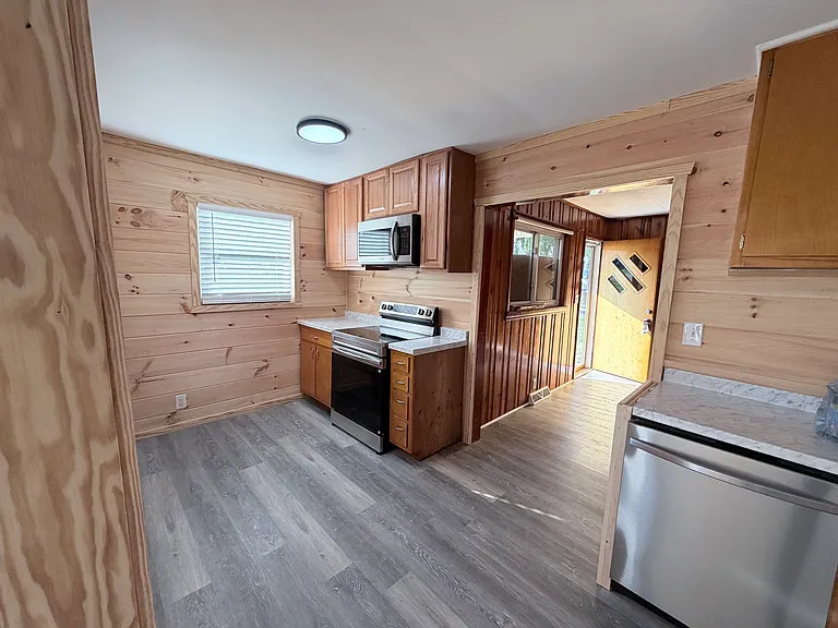 2048 Harmon St — Photo 10