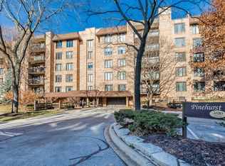 3810 Mission Hills Rd APT 108, Northbrook, IL 60062