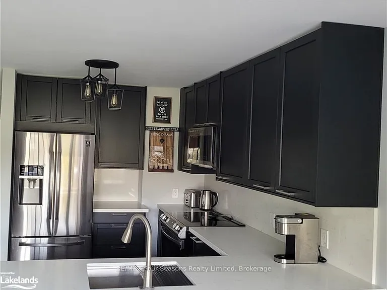 162 Settlers Way #37 — Photo 5