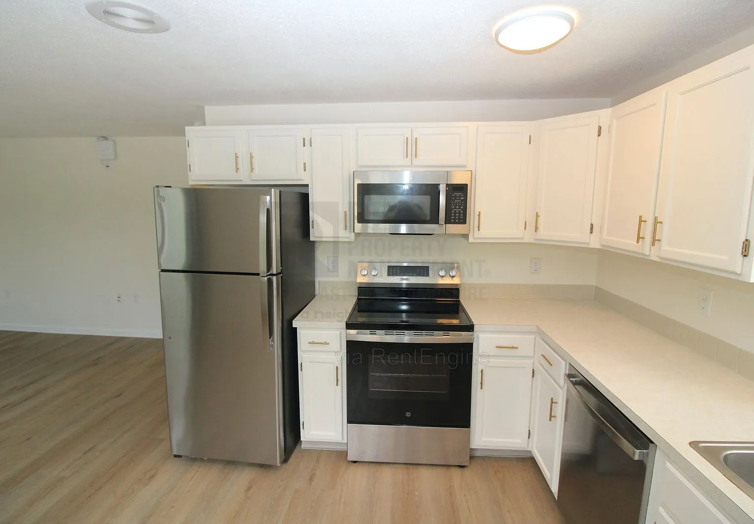 2 bed, 1.0 bath, $1,700 — Photo 2