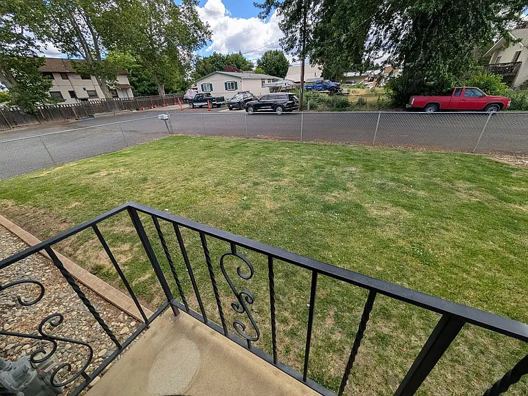 527 Linden Dr — Photo 13
