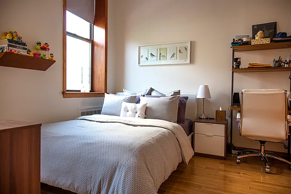 Rented by Easy Rental LLC | media 82