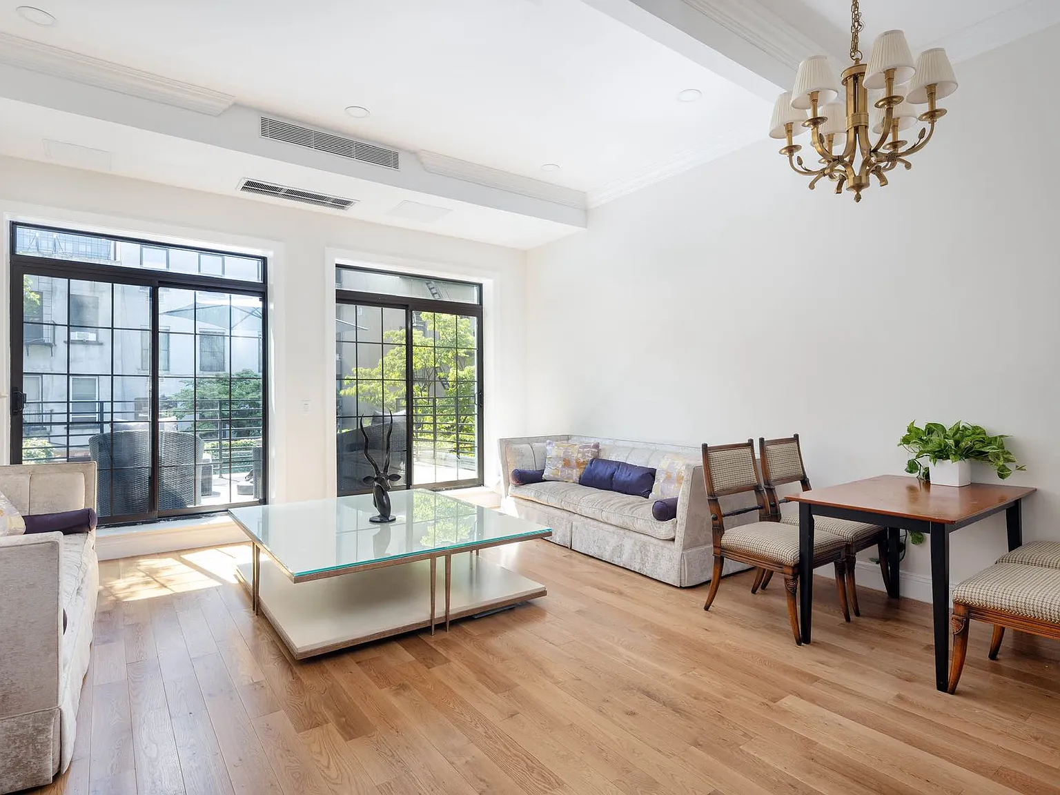 450 West 44th Street — Photo 2