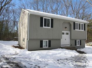 332 Station St, Coventry, RI 02816