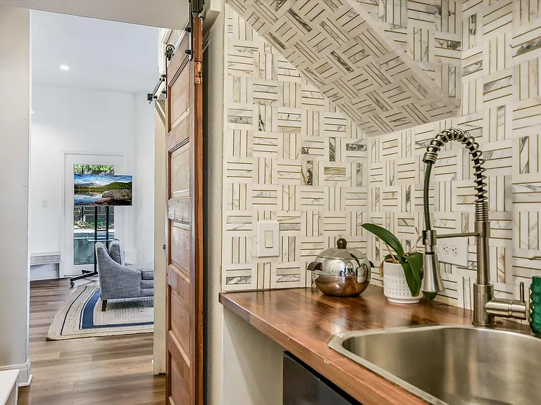 1304 Navasota St — Photo 10