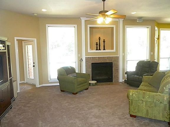3rd image of 105 Nob Hill Ln