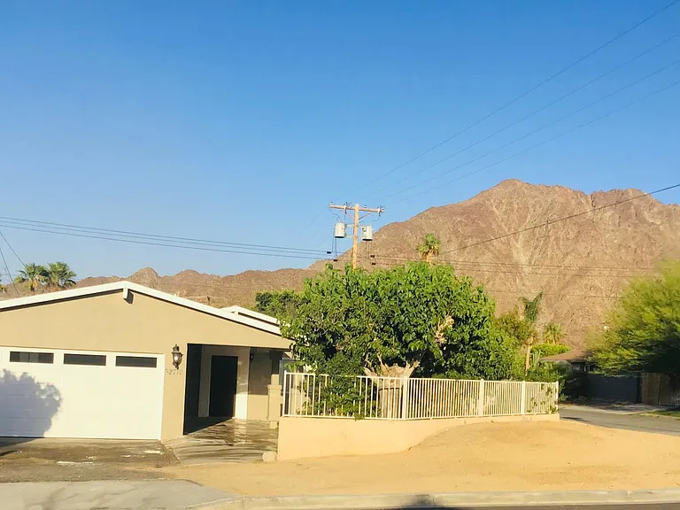 52710 Avenida Mendoza — Photo 1