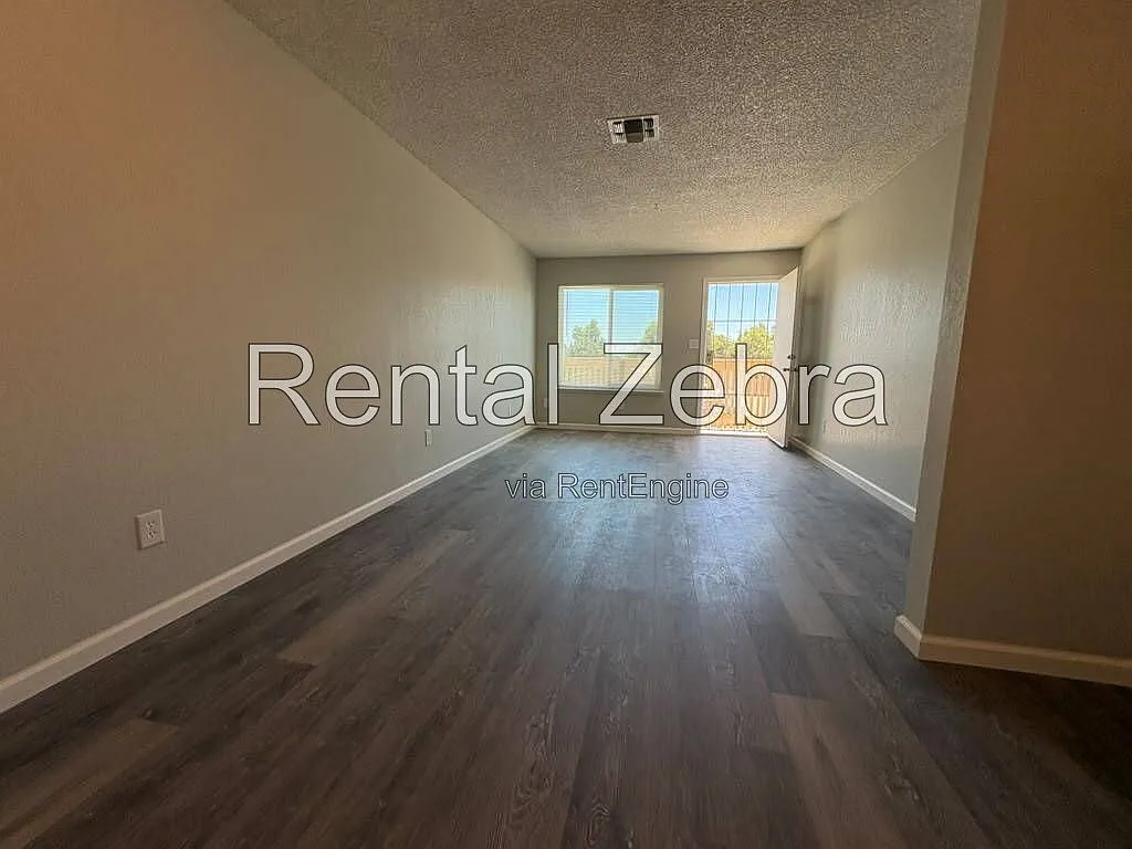 1 bed, 1.0 bath, $900 — Photo 3