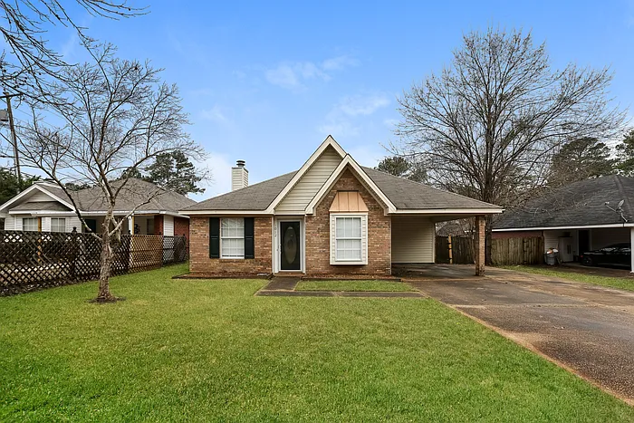 1012 Red Oak Dr