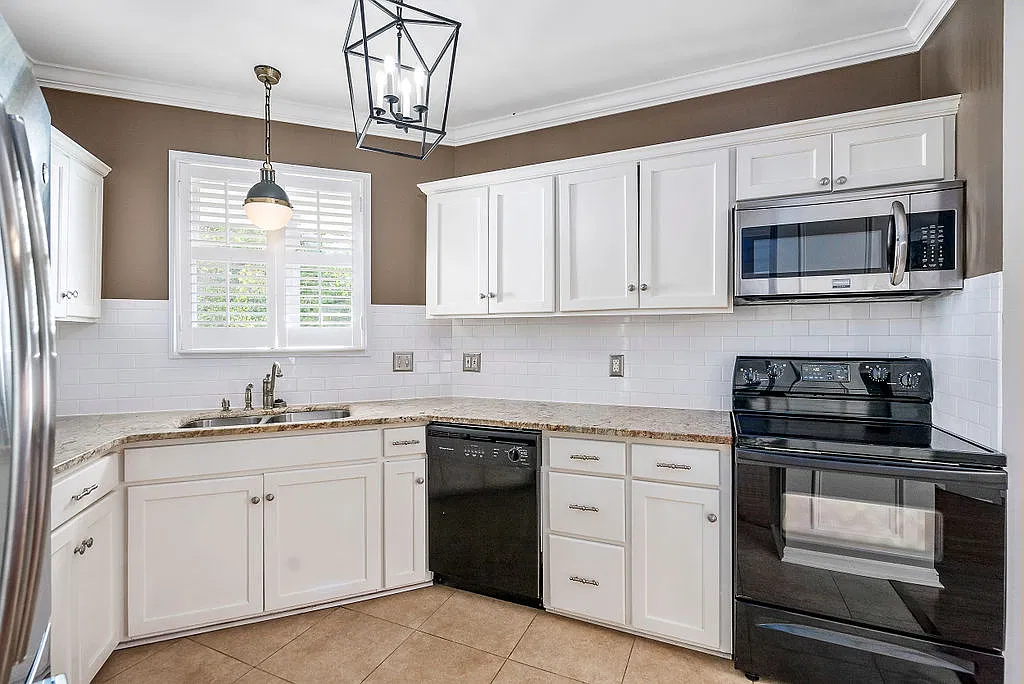 3 bed, 2114 sqft, $3,000 — Photo 4