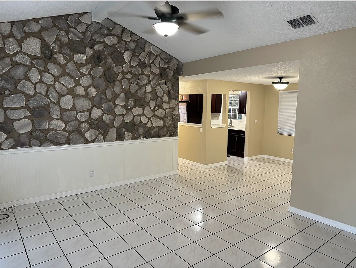 Building Photo - 8918 Saboda Ct