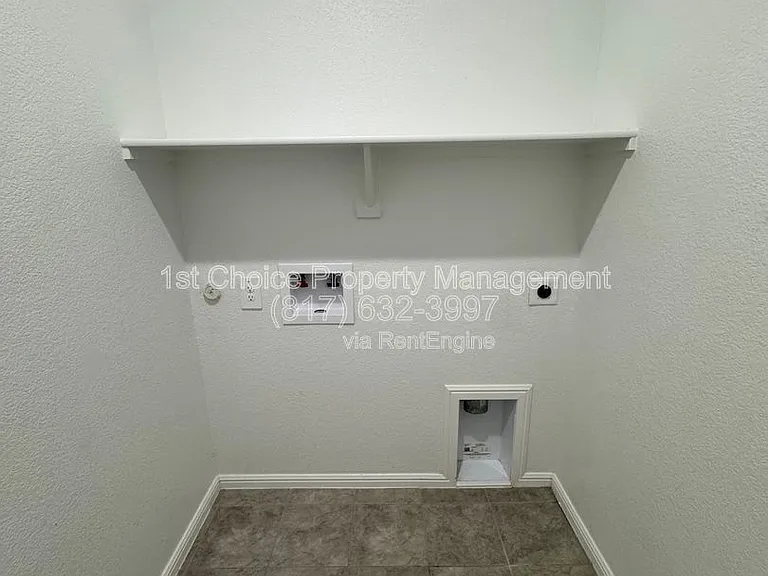 7948 Oaktown Dr — Photo 3