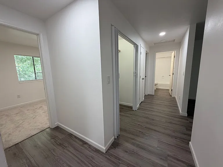 623 N Baker Ave — Photo 12