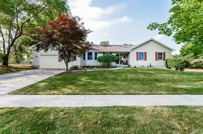 128 Glen Eagle Dr NE photo 1