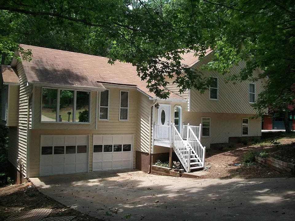 1733 Hickory Grove Trl NW