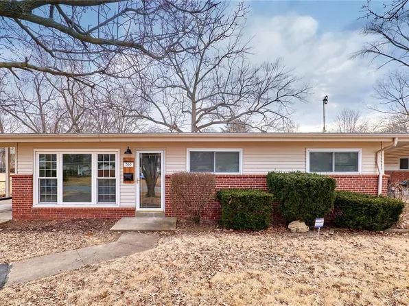 360 Saint Edward Ln, Florissant, MO 63033