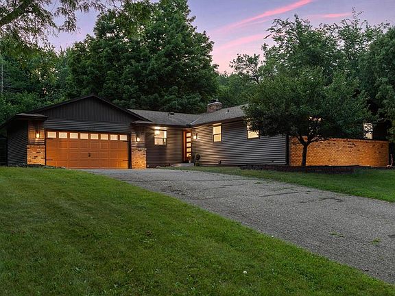 3rd image of 6860 Rosemary Rd