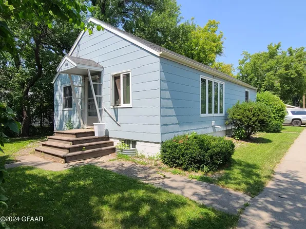 1602 Dyke Ave, Grand Forks, ND 58203