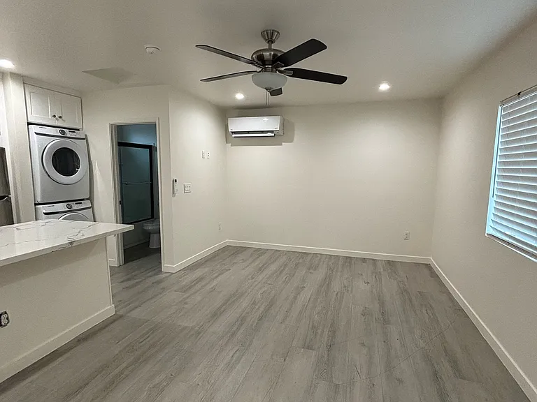 548 Barbara Ave — Photo 2