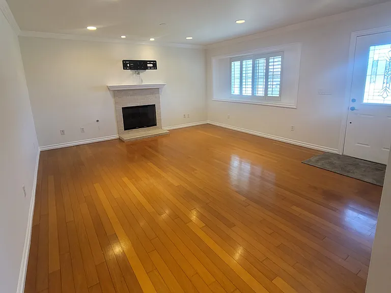 1311 W Sandison St — Photo 9