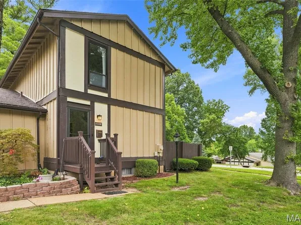 11138 Towering Pines Dr, Saint Louis, MO 63136