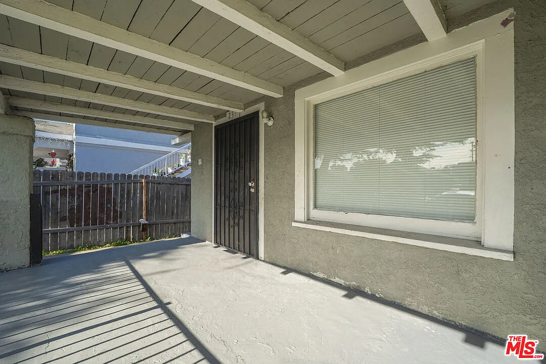 3 bed, 1.0 bath, 1000 sqft, $3,500 — Photo 2