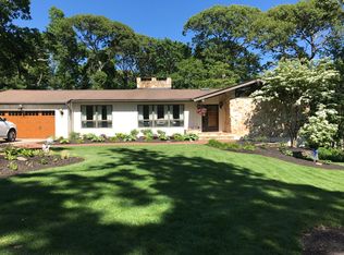 4 Bayberry Ln, Stony Brook, NY 11790