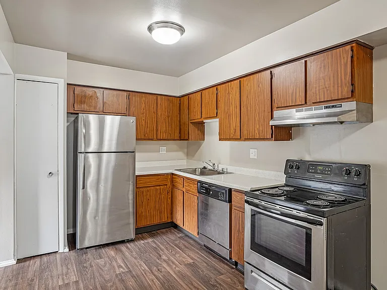 Regency Place Apartments — Photo 30