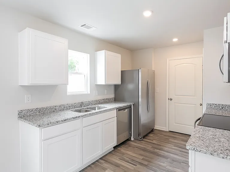 679 Farmstead Trl — Photo 5