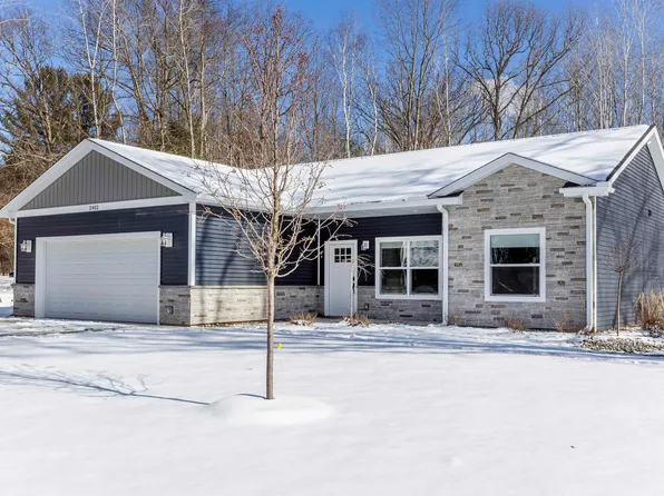 2402 N Smith St, Sanford, MI 48657