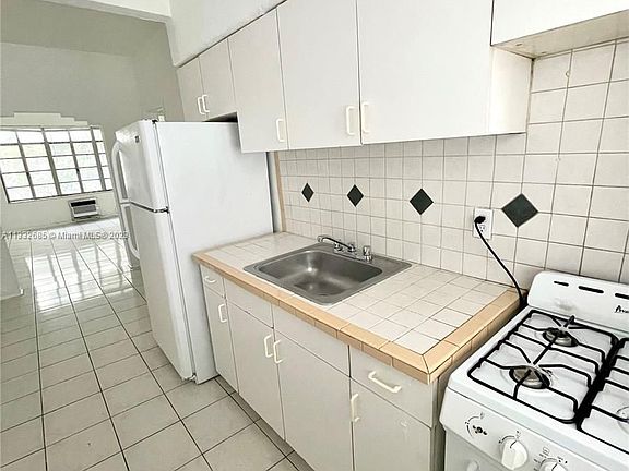 5th image of 1134 Pennsylvania Ave APT 5