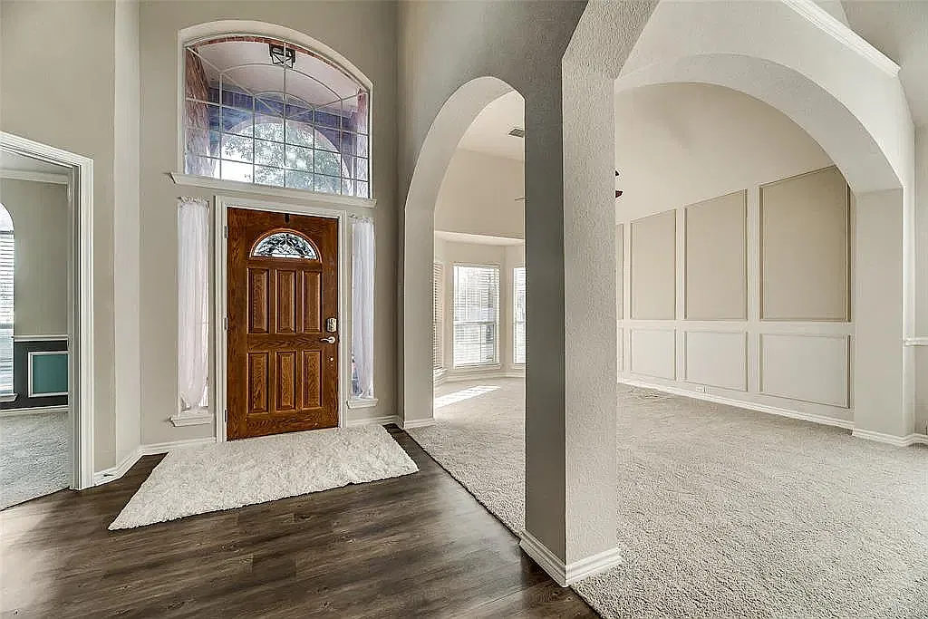 5 bed, 2745 sqft, $3,650 — Photo 2