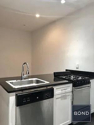 Rented by Bond New York | media 20