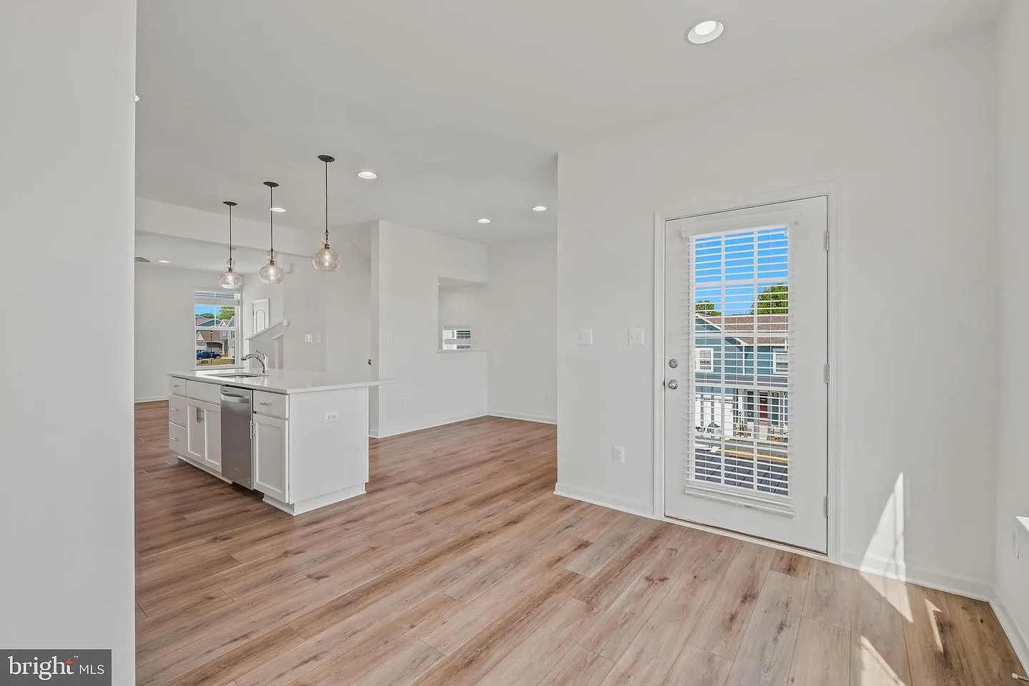 3 bed, 2480 sqft, $2,100 — Photo 4