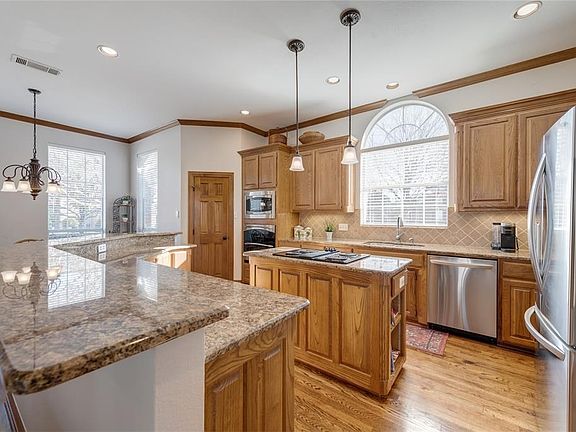5th image of 701 Brook Meadows Ct