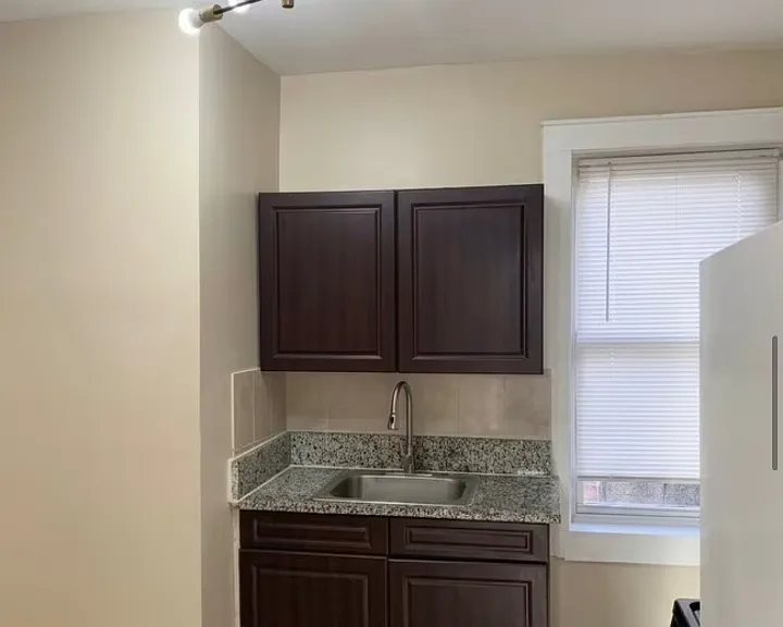 96 Hillcrest Ter #5A — Photo 1