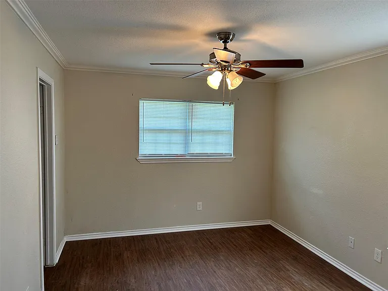 5602 Sundown Ln — Photo 10
