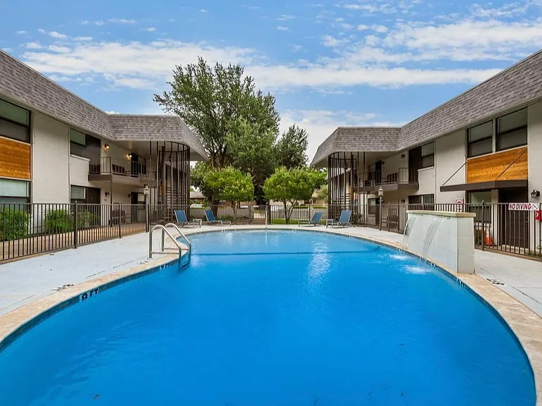 500 W Lamar St McKinney, Tx. 75069 — Photo 1