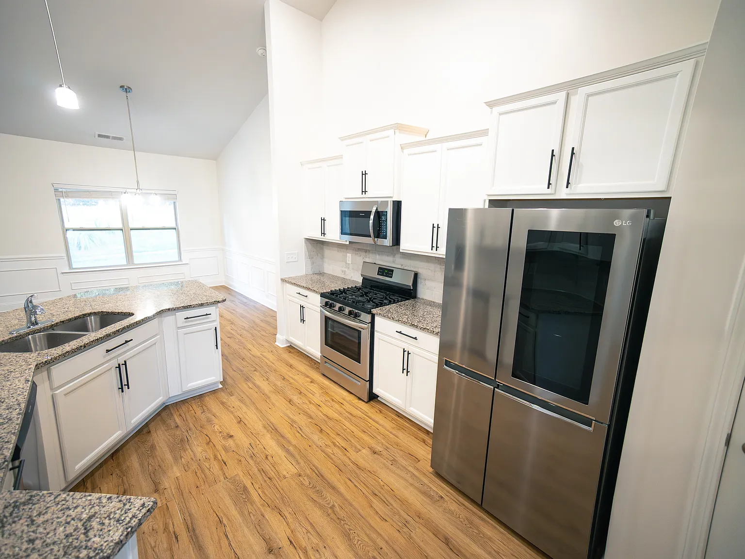122 Starlight Dr — Photo 3