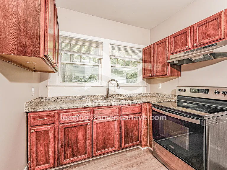 1443306_006_kitchen_6.jpg