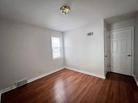 5th image of 4952 Louise St APT 1E