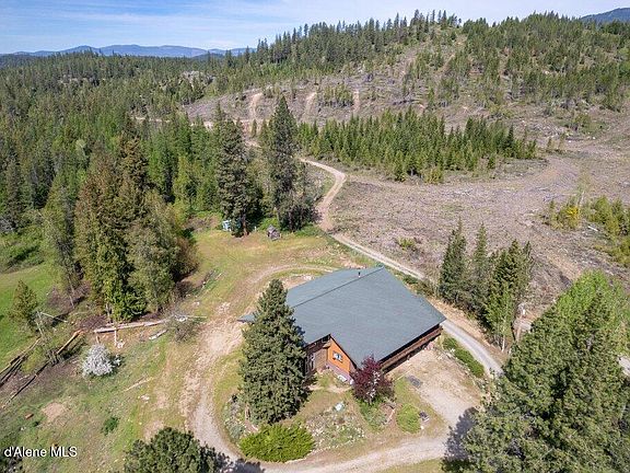 3rd image of 784 Twin Rivers Rd