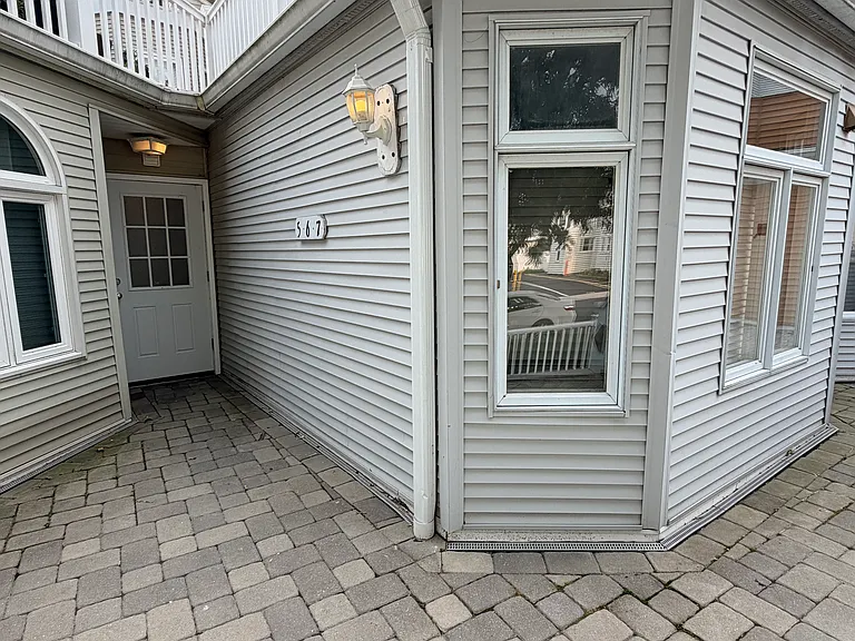 100 1st St #5 — Photo 2