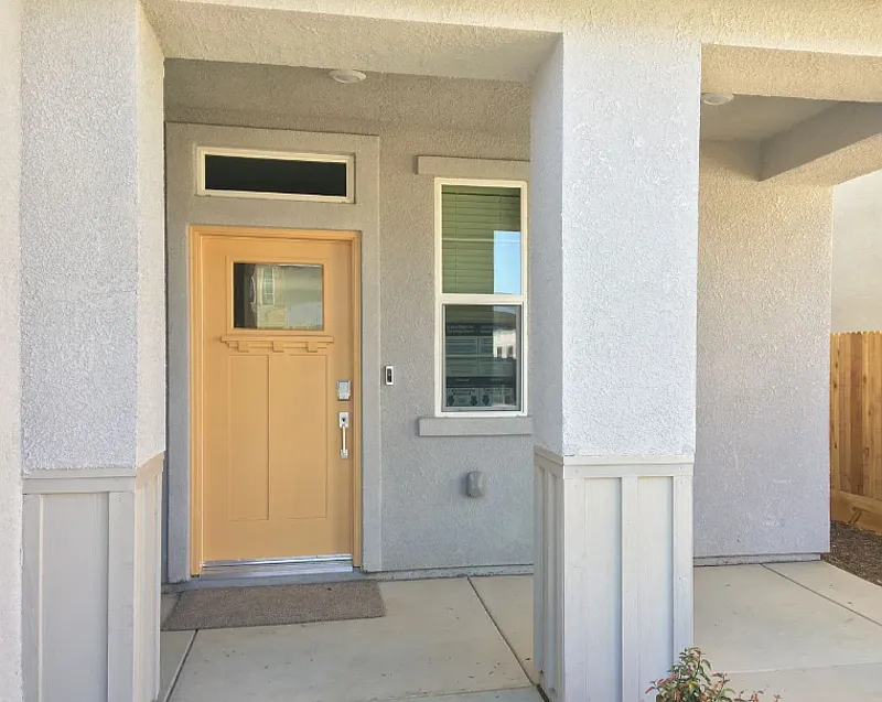 5 bed, 3.0 bath, 2504 sqft, $2,400 — Photo 3