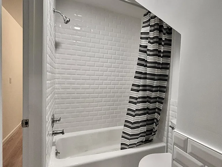 28 Davis St #1 — Photo 5