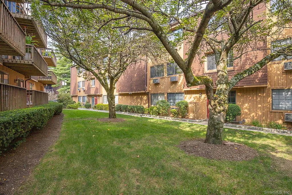 2 bed, 1325 sqft, $3,350 — Photo 4