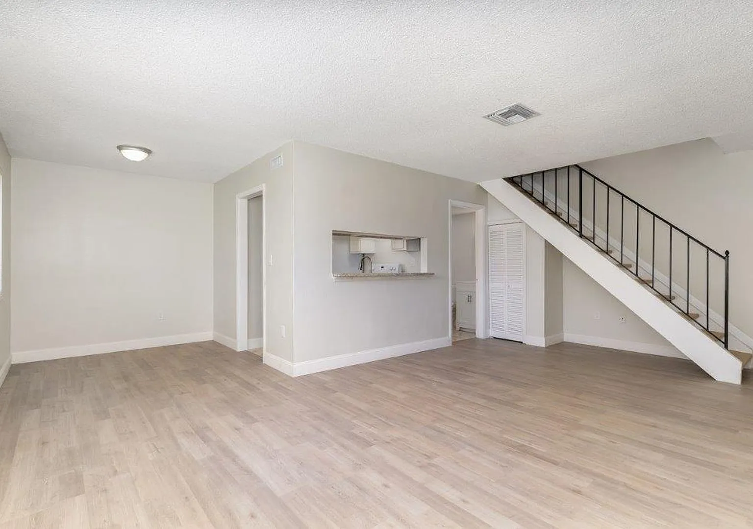 Reduced Price 2 Bedroom Condo Close To Universal And Valencia — Photo 4