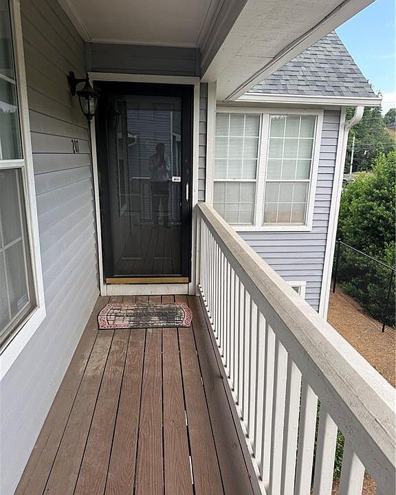 1st image of 207 Olde Mill Ln