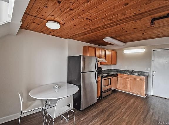 4th image of 201 S Hoskins Rd APT 211